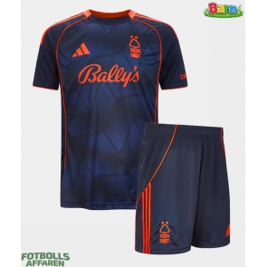 Nottingham Forest Tredjeställ Barn 2025-26 Kortärmad (+ Korta byxor)